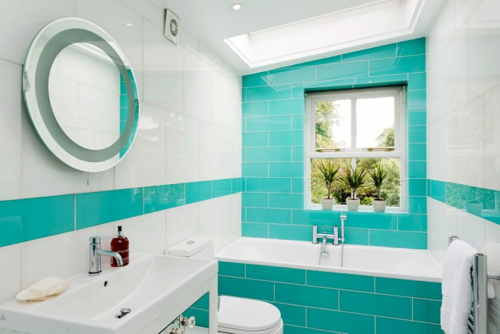 Turquoise decor for bathroom