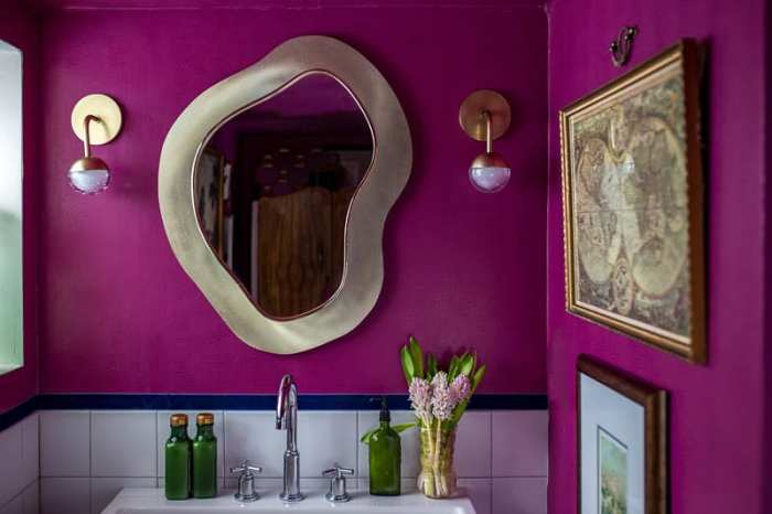 Hot pink bathroom decor